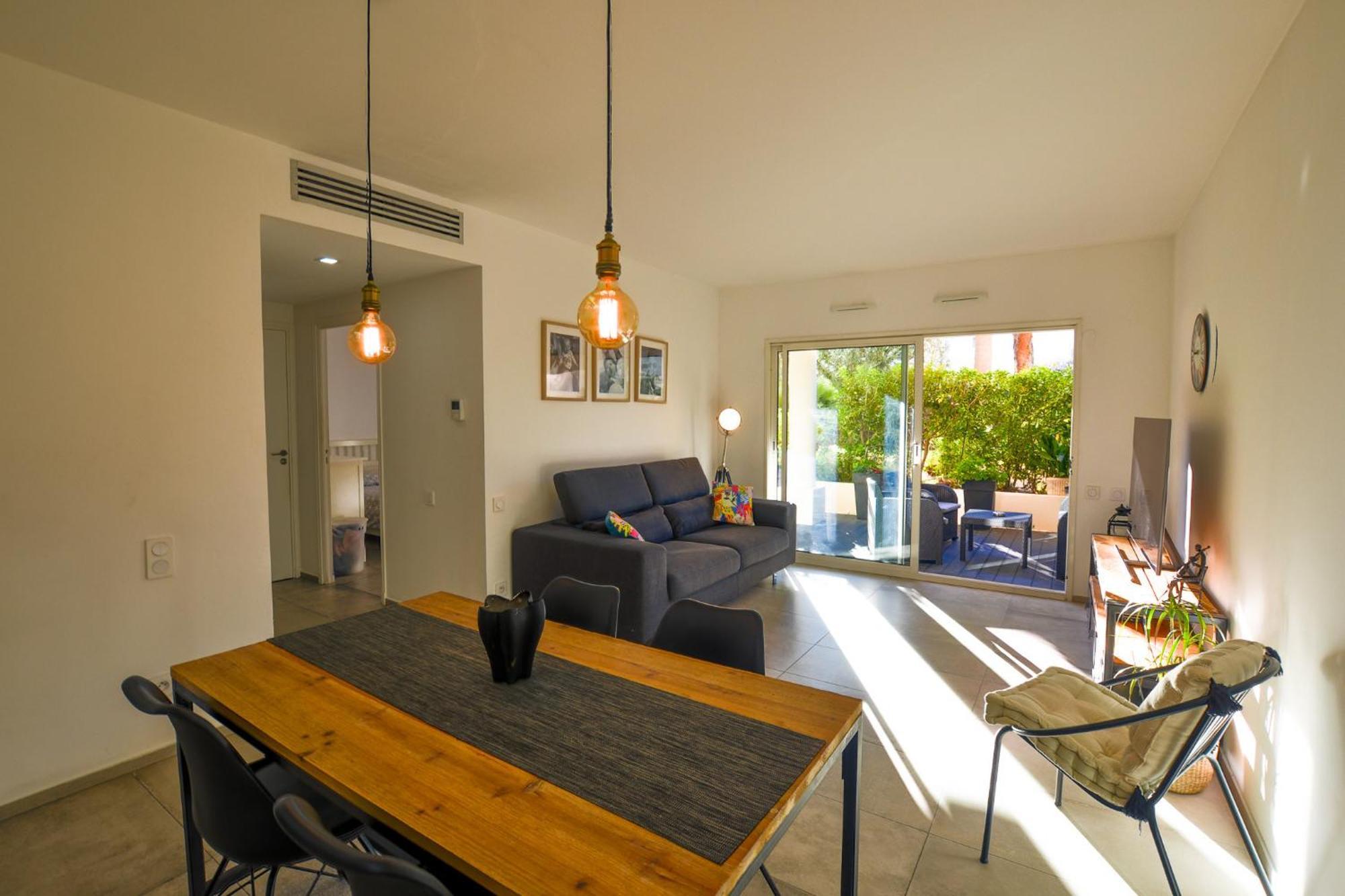 Golden Gate Apartment *